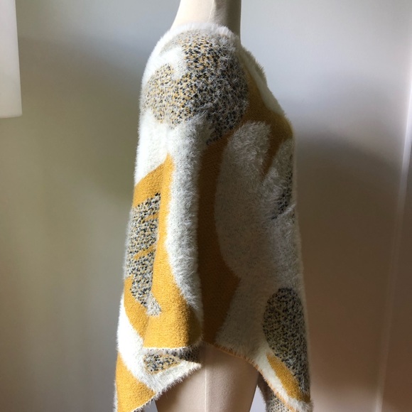 Women’s Sweater Poncho - Picture 3 of 5